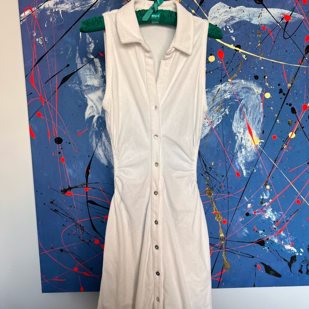 Elegant White Terrycloth Sleeveless/Backless Dress